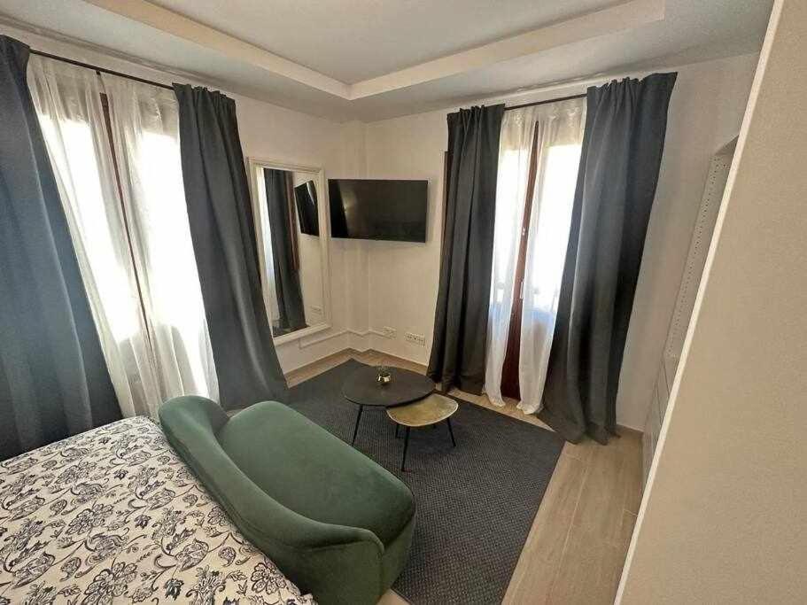 Xxii Apartamentos Morales&Arnal 埃斯特波纳 外观 照片